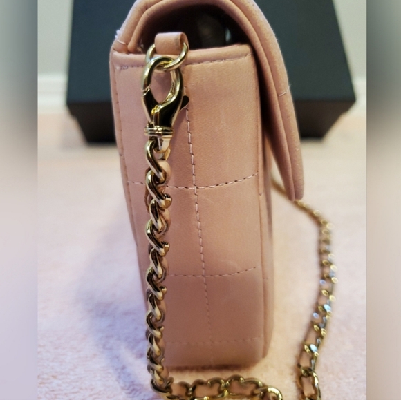 Authentic Chanel Chocolate Bar Flap Bag in Pink - Picture 11 of 17